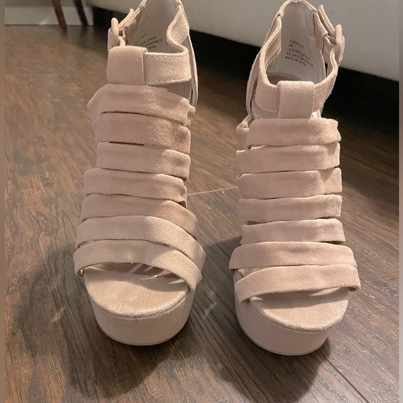 Steve Madden Nude Suede Platform Sandals Size 8 - worn once! - Picture 10 of 11